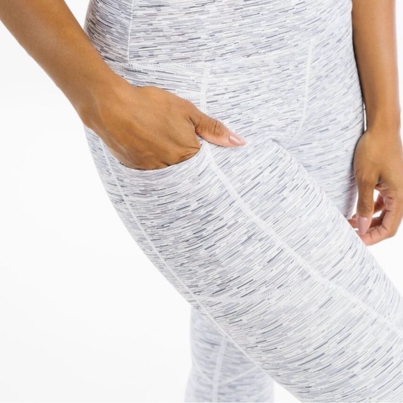 ZYIA Gray High-Rise Capri Leggings with pockets - Picture 3 of 8